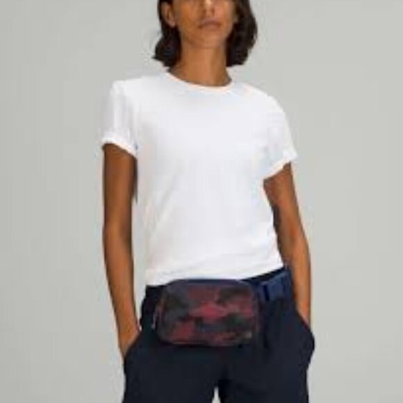 Lululemon Athletica Belt Bag Sporty Design - Picture 1 of 7